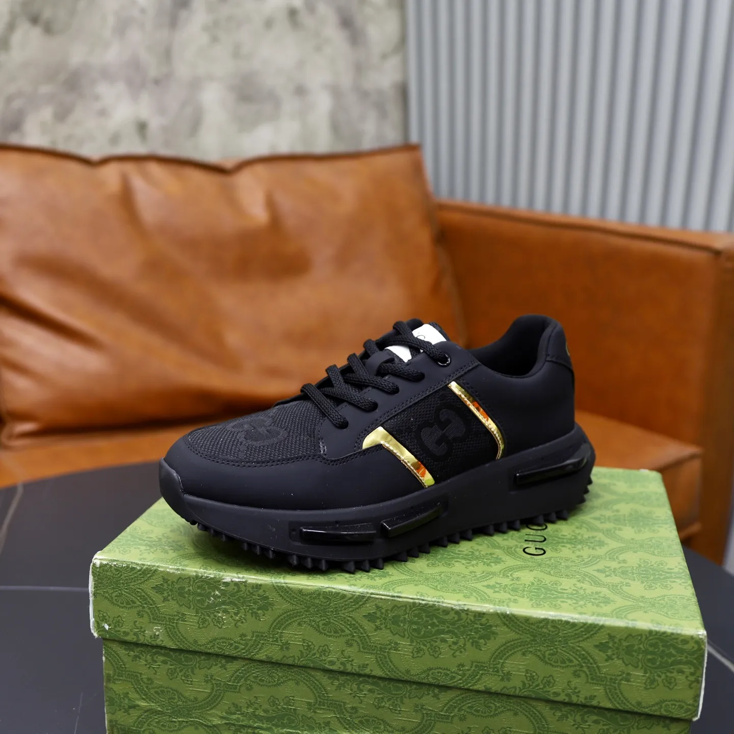 Ex-factory price: 462💰🙅‍♂️🙅‍♂️🙅‍♂️ Brand: GUCCI Standard code: 38-44 (45 customized) Grade: Same as the official website Material: Original material splicing Comfortable and breathable lining Lightweight and wear-resistant sports outsole Style category: Men's fashionable casual shoes Running sneakers Distinguished luxury brand elements Top luxury Color: actual picture color